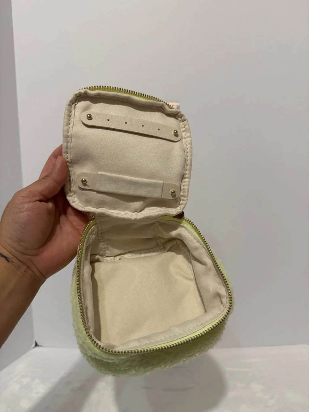 A new day target jewelry case fuzzy cube case mini traveling case - Picture 6 of 7